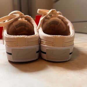 NIKE SLIP ON SNEAKERS